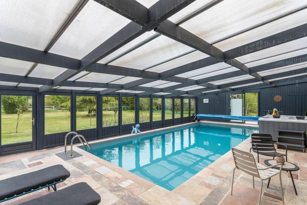 La Villa Du Golf - Avec Piscine Couverte Chauffee Et Jacuzzi Le Tronchet  Zewnętrze zdjęcie